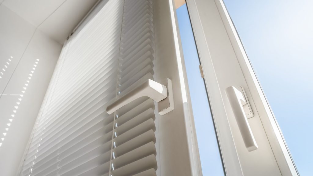 5 señales de que necesitas renovar tus ventanas antes de la ola de calor