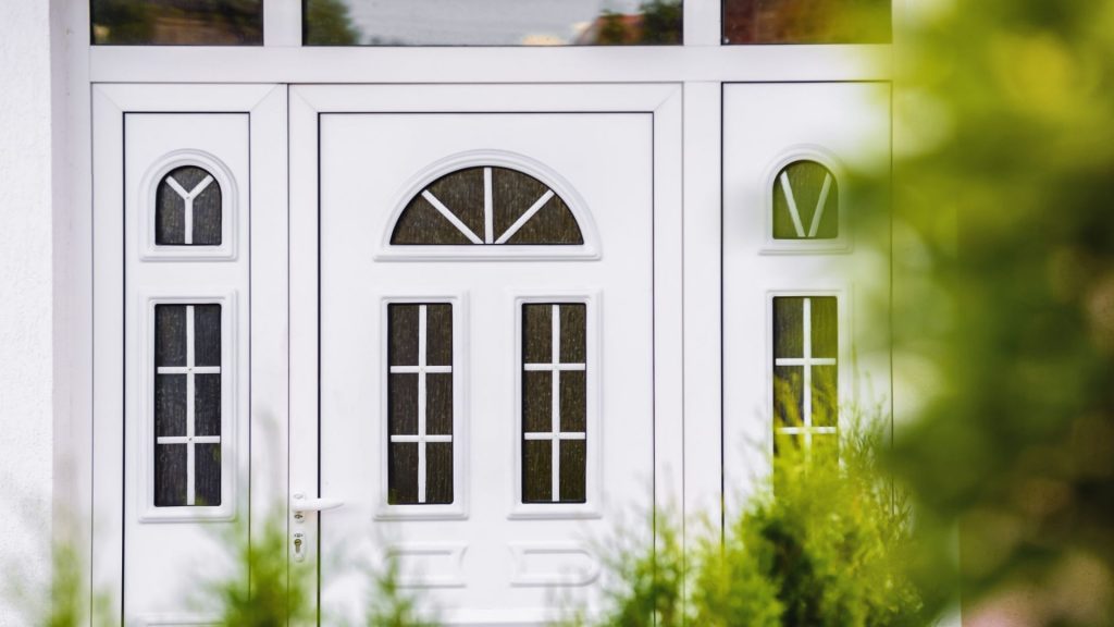 Cómo elegir la mejor puerta de PVC para tu vivienda en Madrid