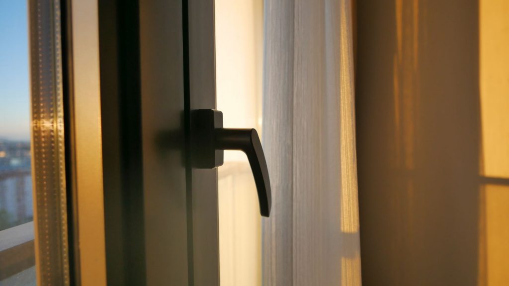 Ventanas de PVC y protección solar opciones para verano